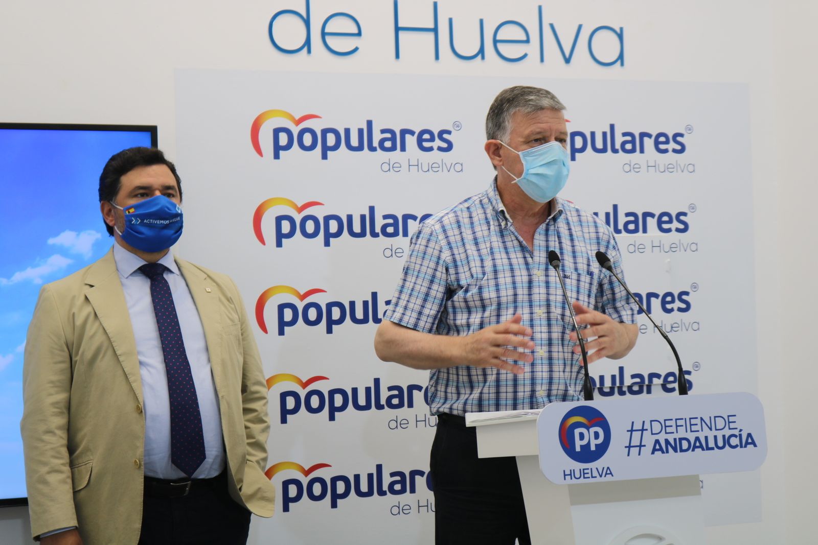 El diputado nacional, Carmelo Romero, ayer en la sede de los populares onubenses.