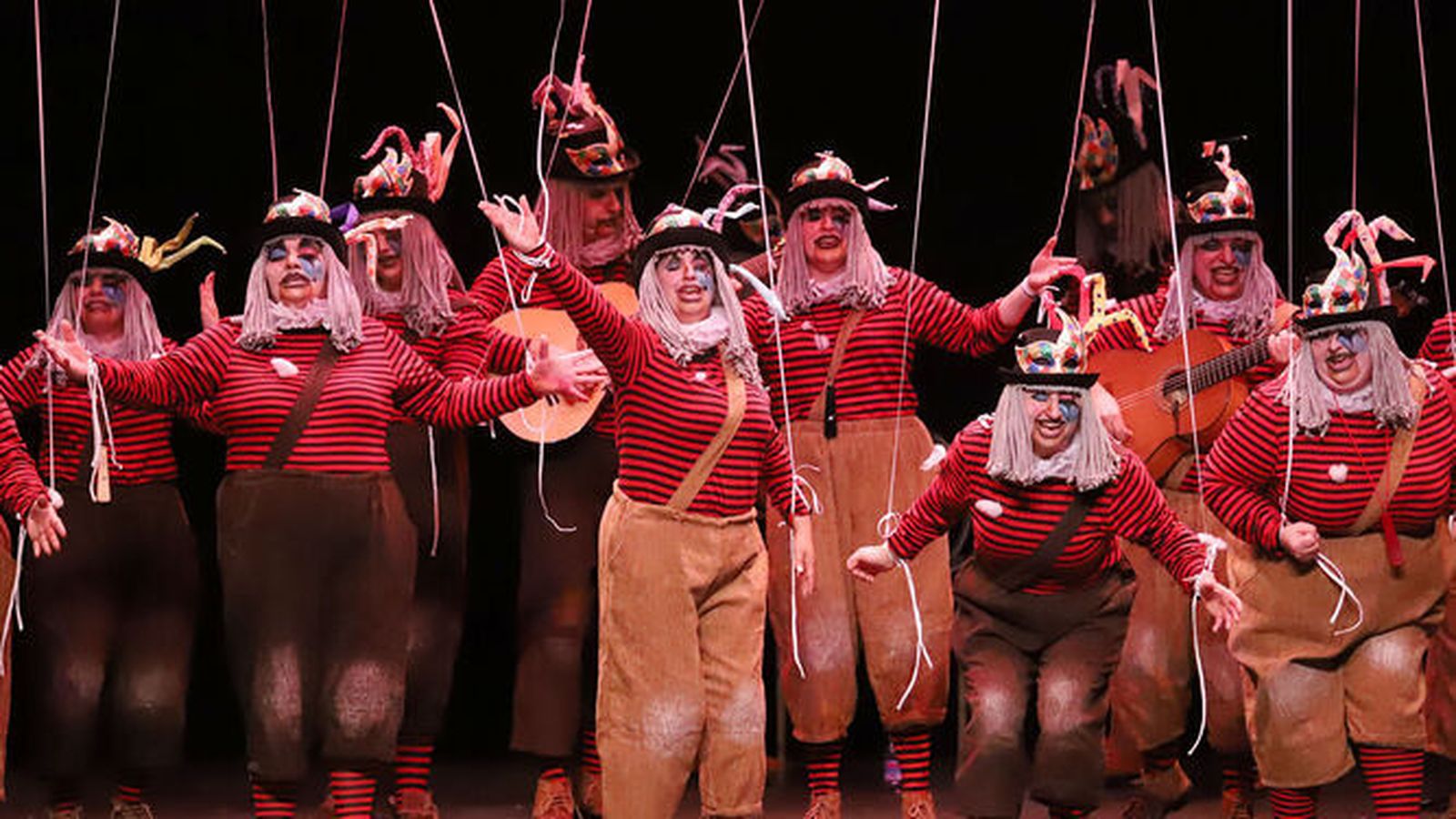 Doce agrupaciones logran el pase a la semifinal del Carnaval de la Luz de Punta Umbría