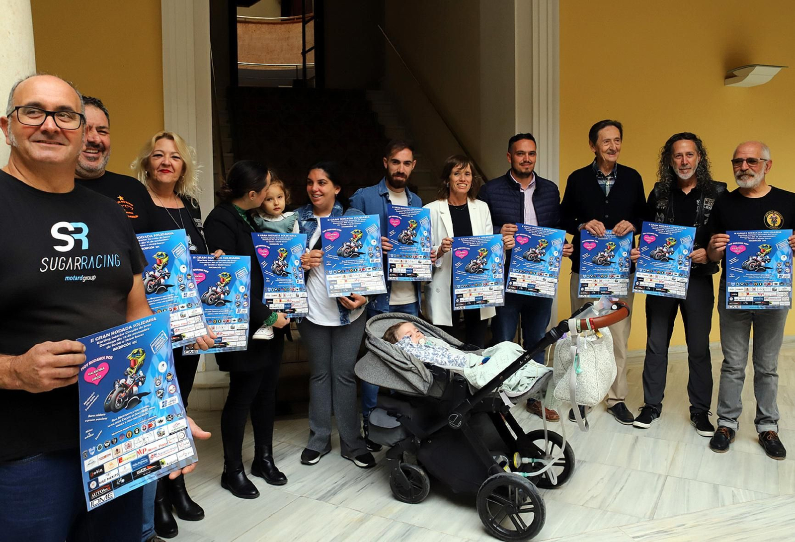 Miembros de la Consejo Local del Motor junto a la teniente de alcaldesa, Laura Álvarez, durante  la presentación de la II Gran Rodada Solidaria a favor de Valentina y Diego.