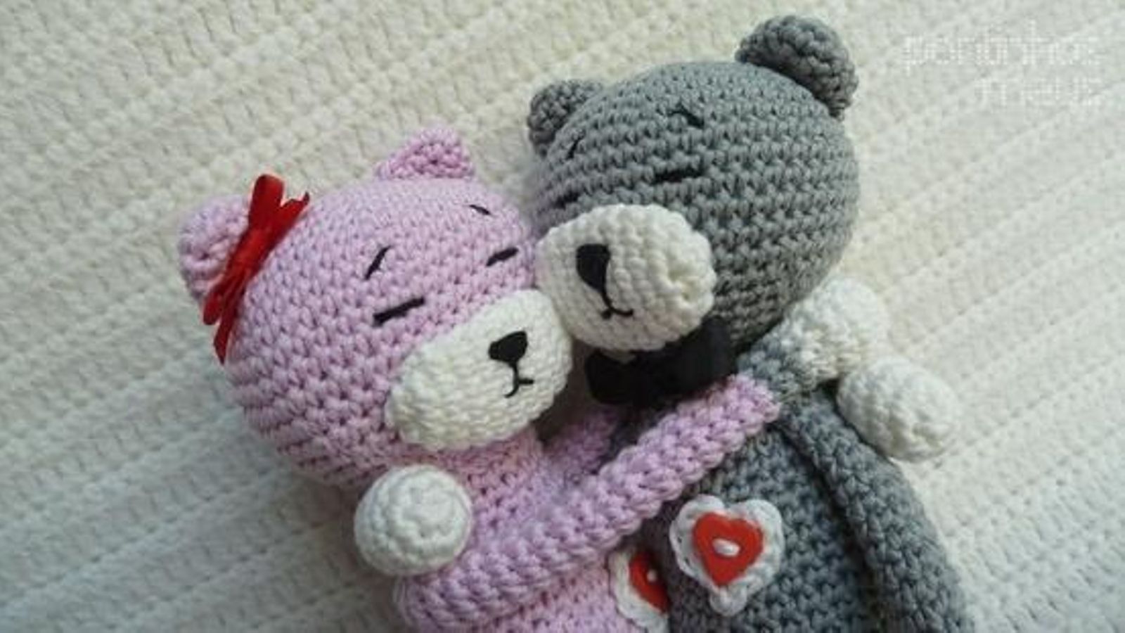 Amigurumis de osos amorosos.