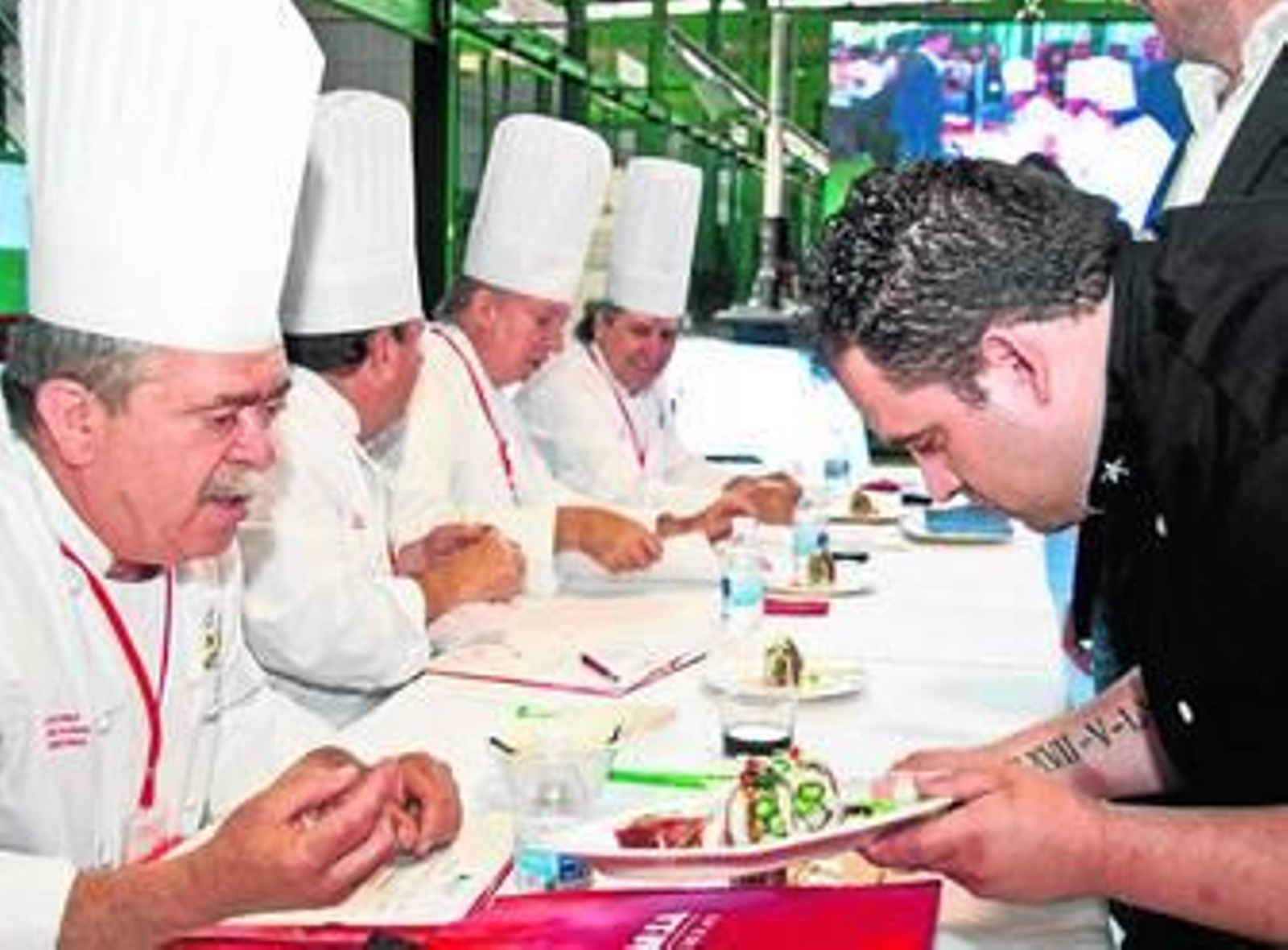 El jurado estuvo compuesto por los cocineros solidarios.