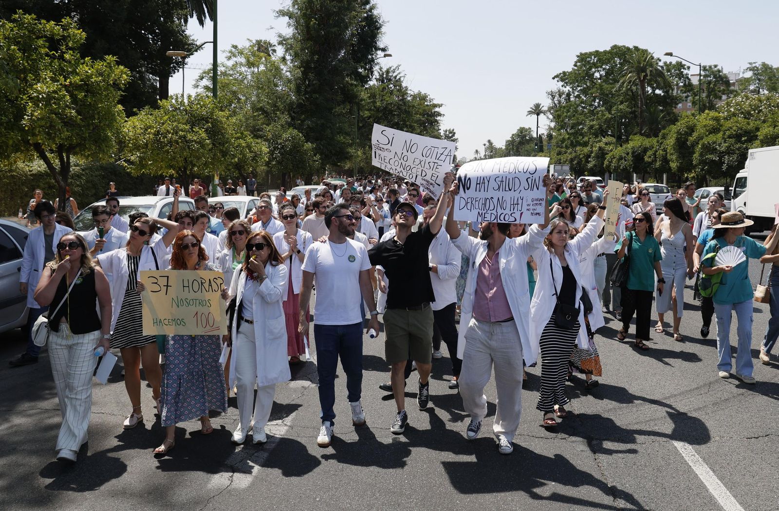 Las imágenes de la manifestación de los médicos sevillanos contra el nuevo estatuto