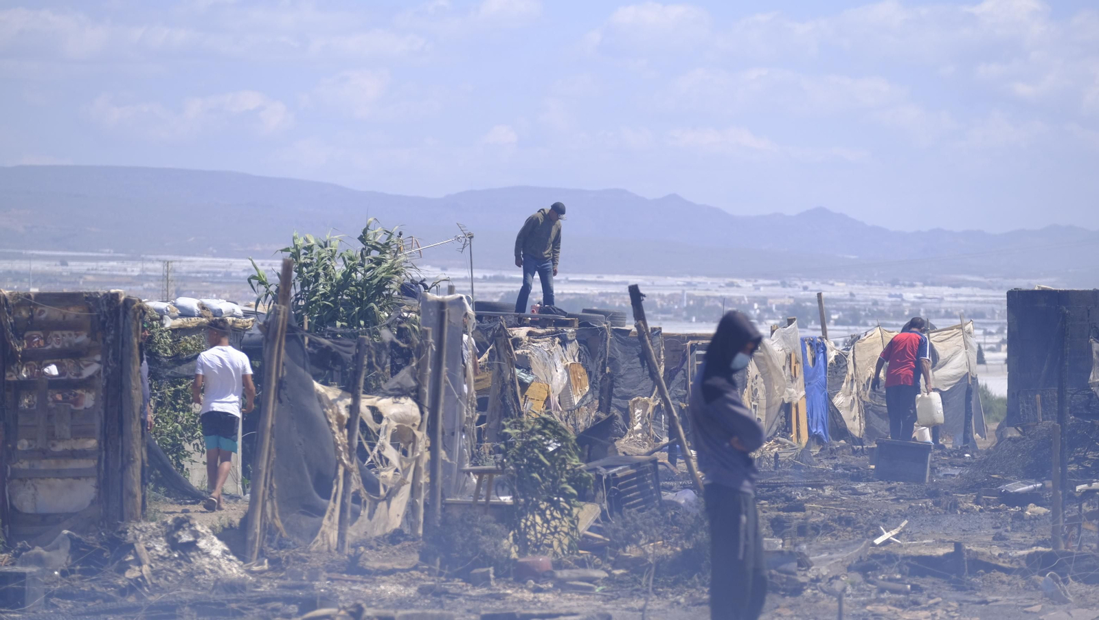 Fotogalería incendio asentamiento de chabolas en Atochares-Níjar (Almería)