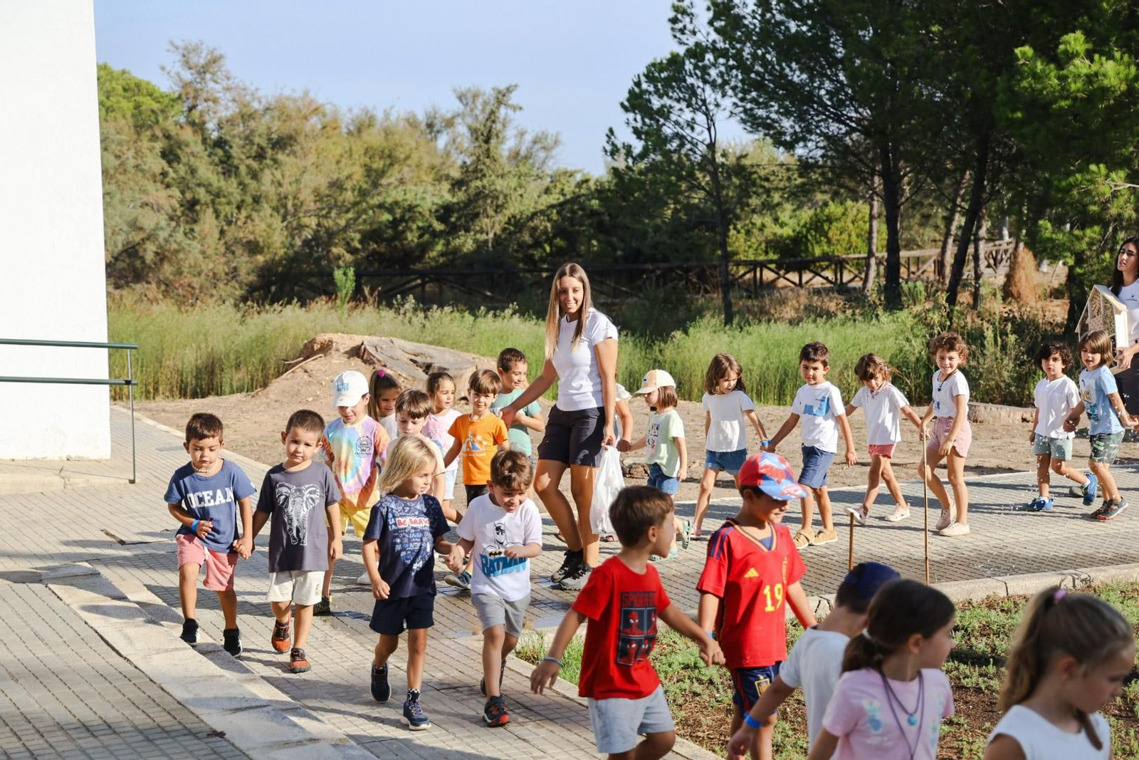 Imágenes de la clausura de la 'Escuela de Exploradores' en el centro de visitantes del Paraje Natural Marismas del Odiel