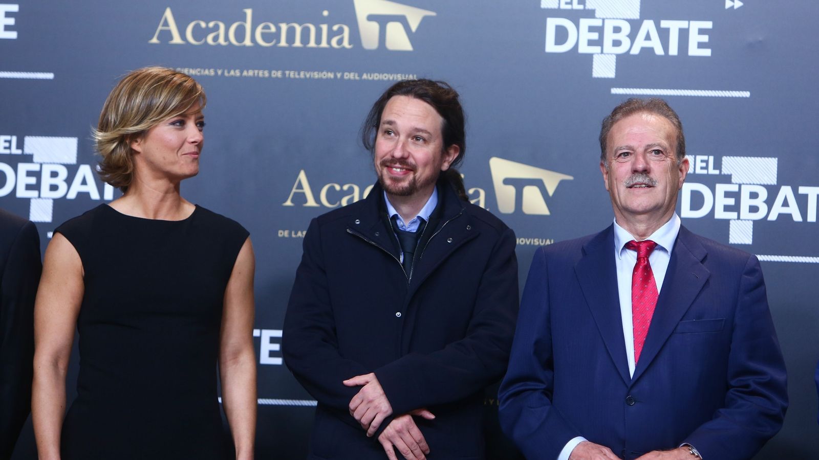 Pablo Iglesias, líder de Unidas Podemos, junto a los responsables de la Academia de Televisión