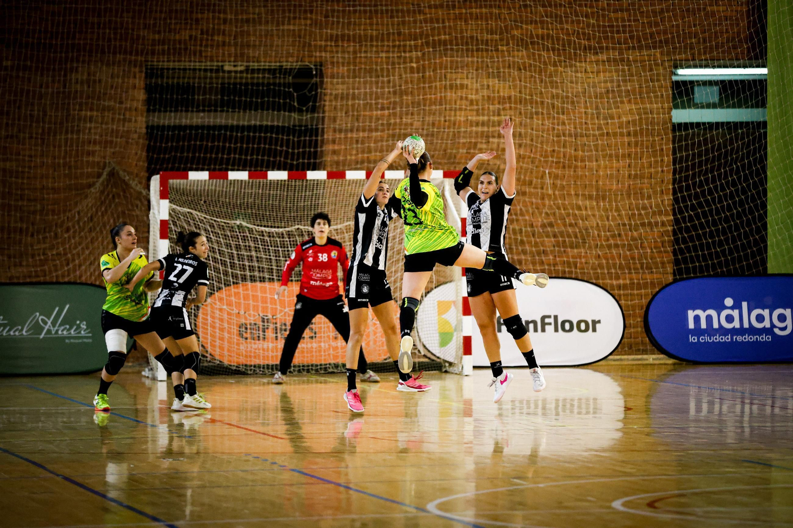 El Costa del Sol Málaga sabe sufrir (22-21)