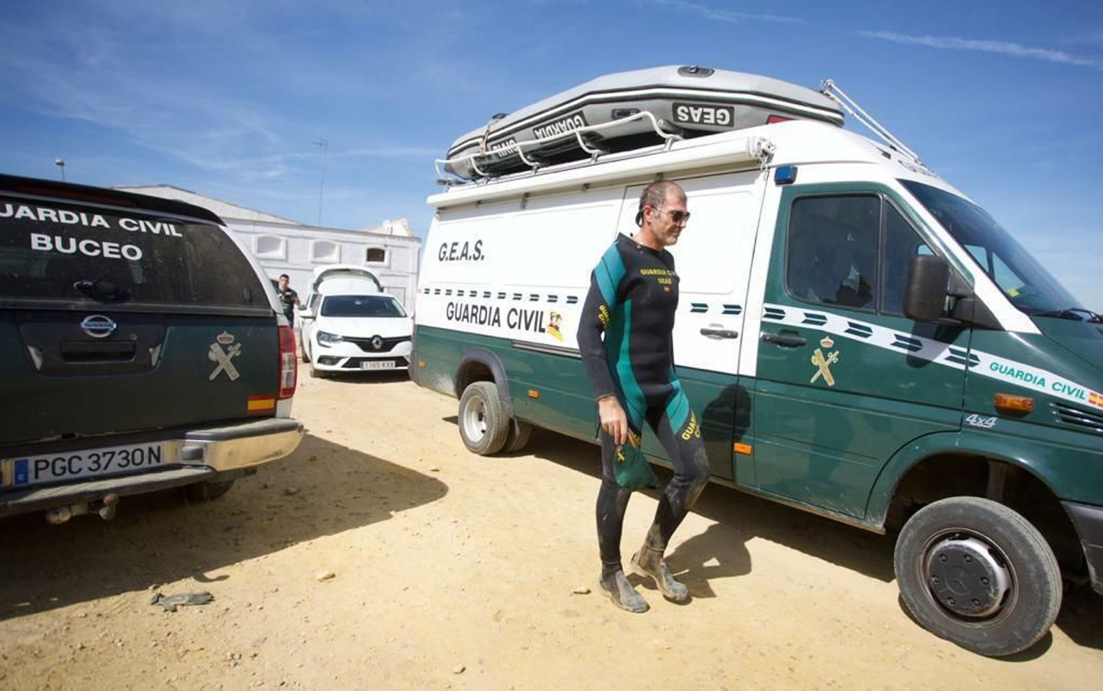 Los buzos de la Guardia Civil se han unido este jueves a la búsqueda.