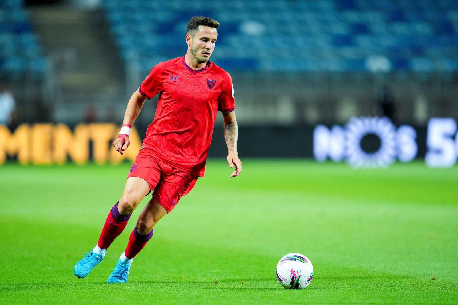 Las fotos del pobrísimo paso de Saúl Ñíguez por el Sevilla