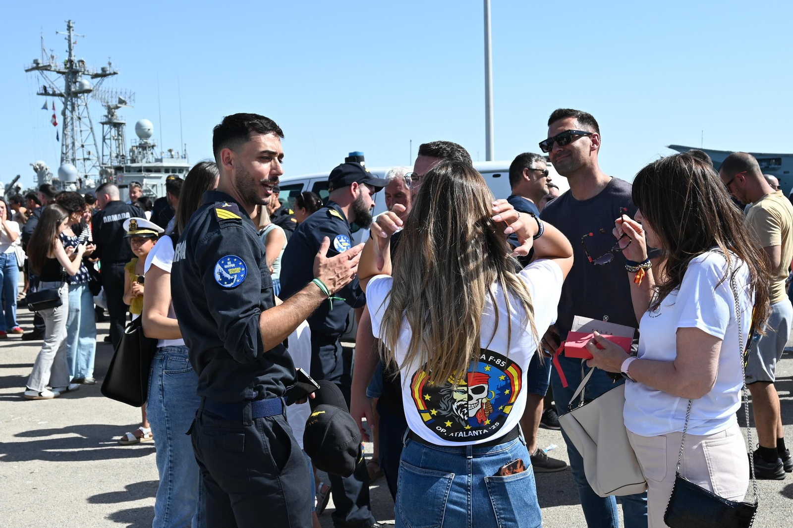 Las imágenes de la despedida de la fragata 'Navarra' de la Armada en la Base de Rota
