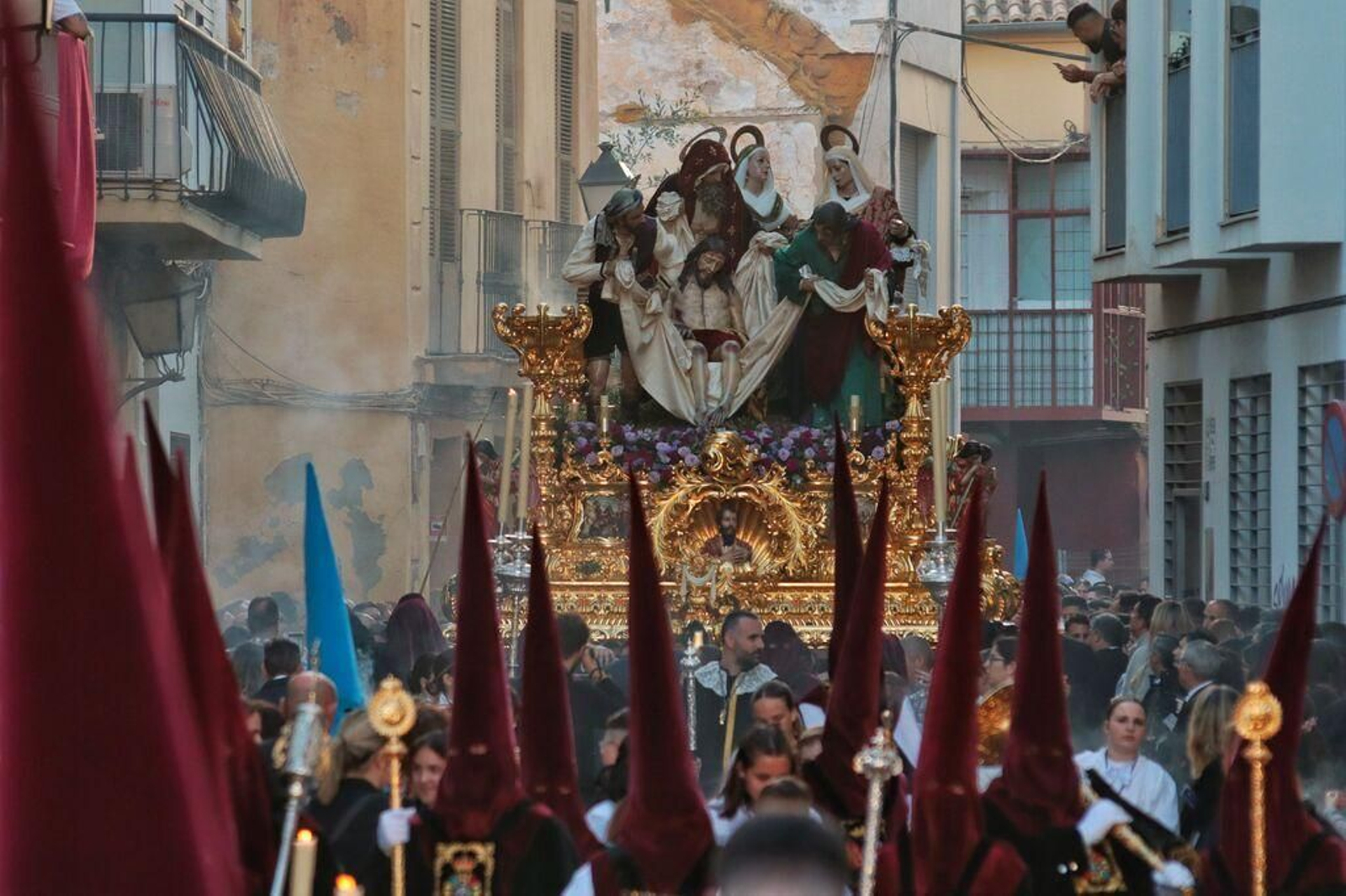 El Santo Traslado por la calle Trinidad.