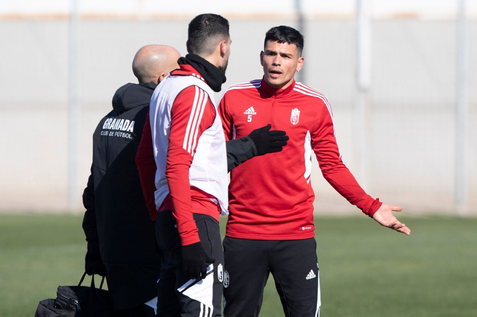 Así fue el encontronazo entre Antonio Puertas y Jonathan Silva en el entrenamiento del Granada CF