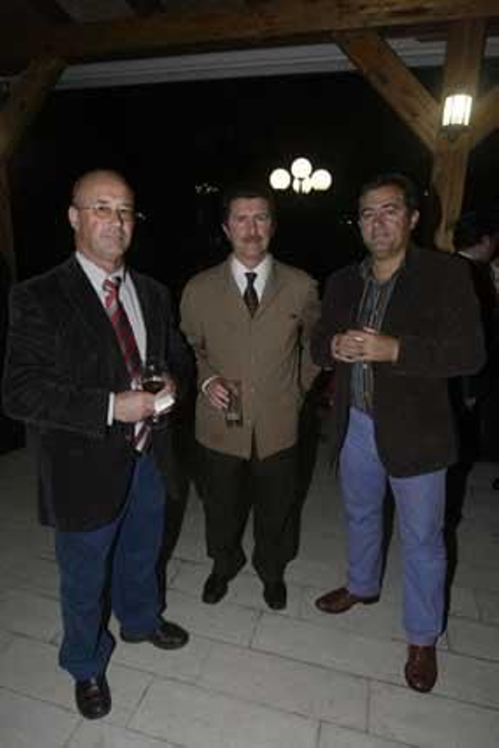 JOsé María Verdial, Miguel Manella (Alcalde de Tarifa) y Juan Manuel Vicente, vicepresidente de la Cámara./Fotos:Erasmo Fenoy

Foto: Erasmo Fenoy