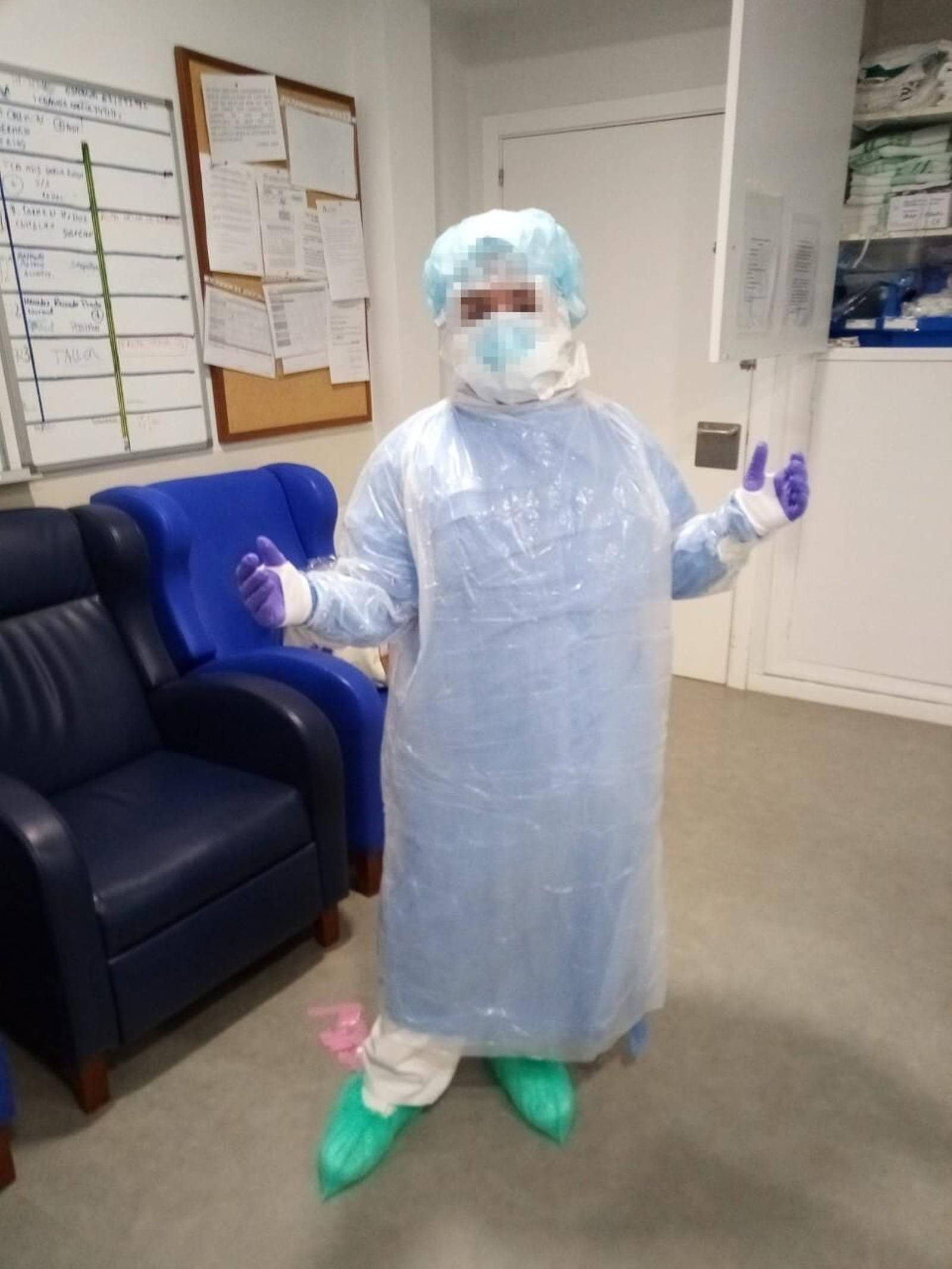 Un sanitario equipado con el material ofrecido por el hospital Un sanitario equipado con el material ofrecido por el hospital