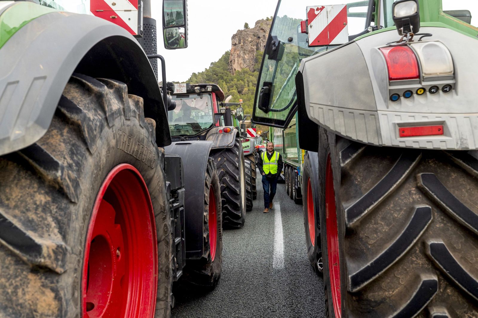 Las imágenes de la tractorada por las carreteras españolas: el campo para las principales vías