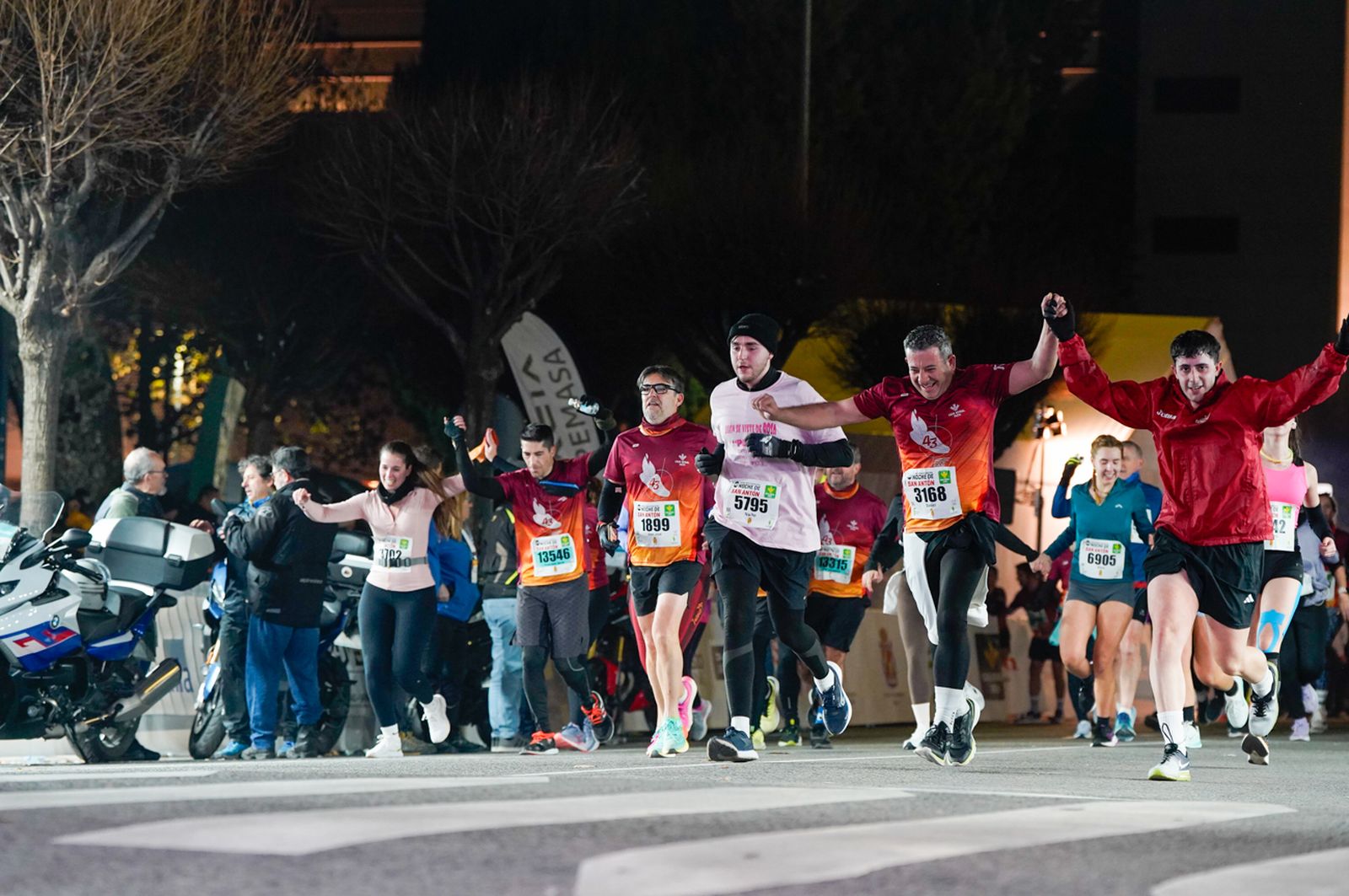 En imágenes: búscate en tu llegada a meta de la Carrera de San Antón 2026 (20)