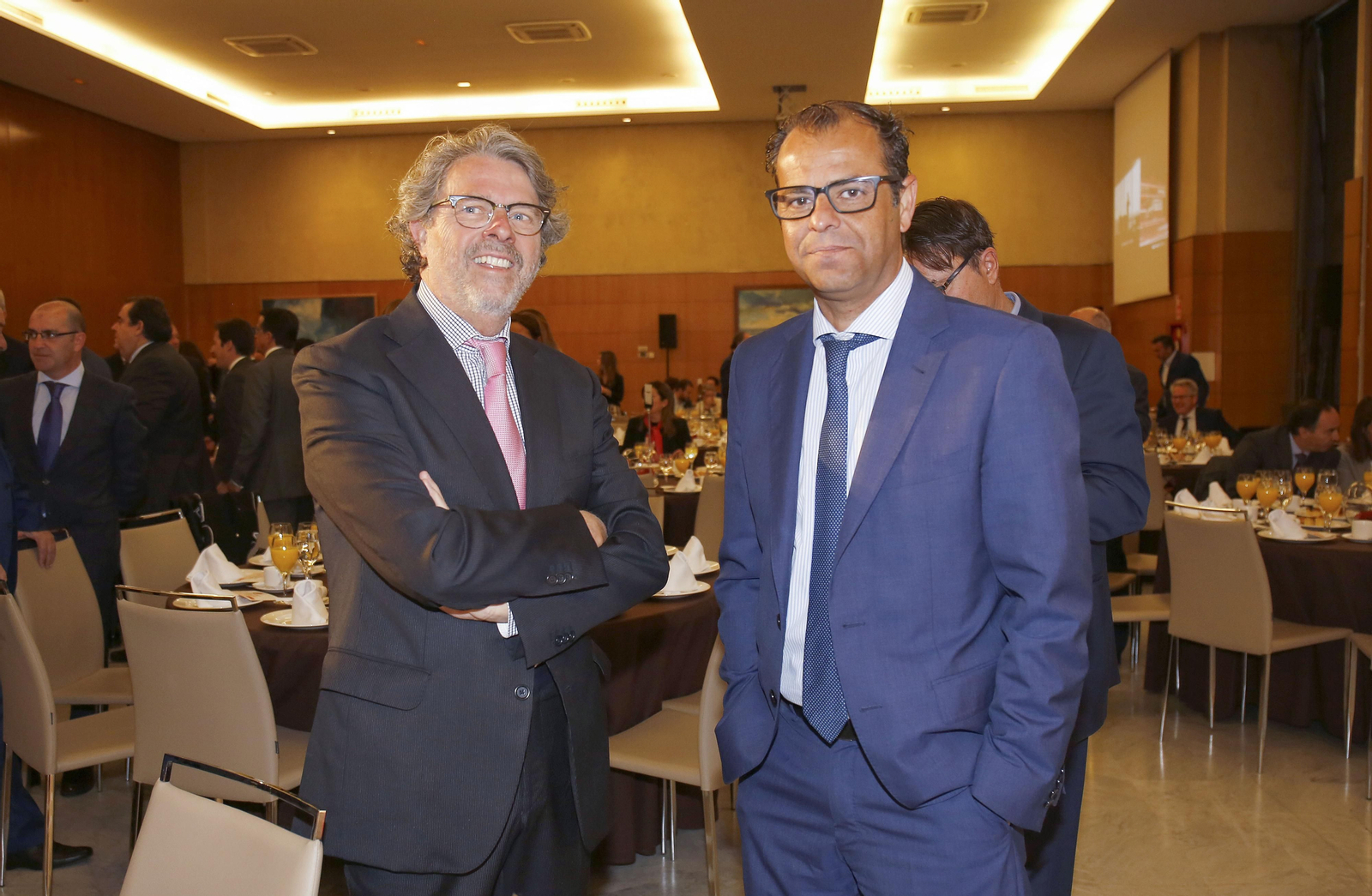 Las imágenes del foro joly con Elías Bendodo