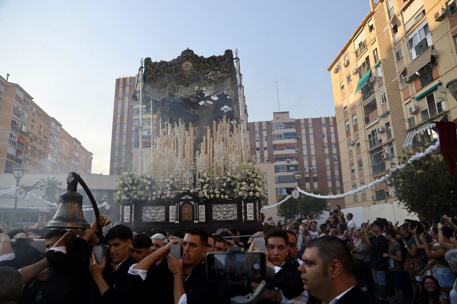 La procesión de la Virgen en Cruz de Humilladero por sus 25 años, en fotos
