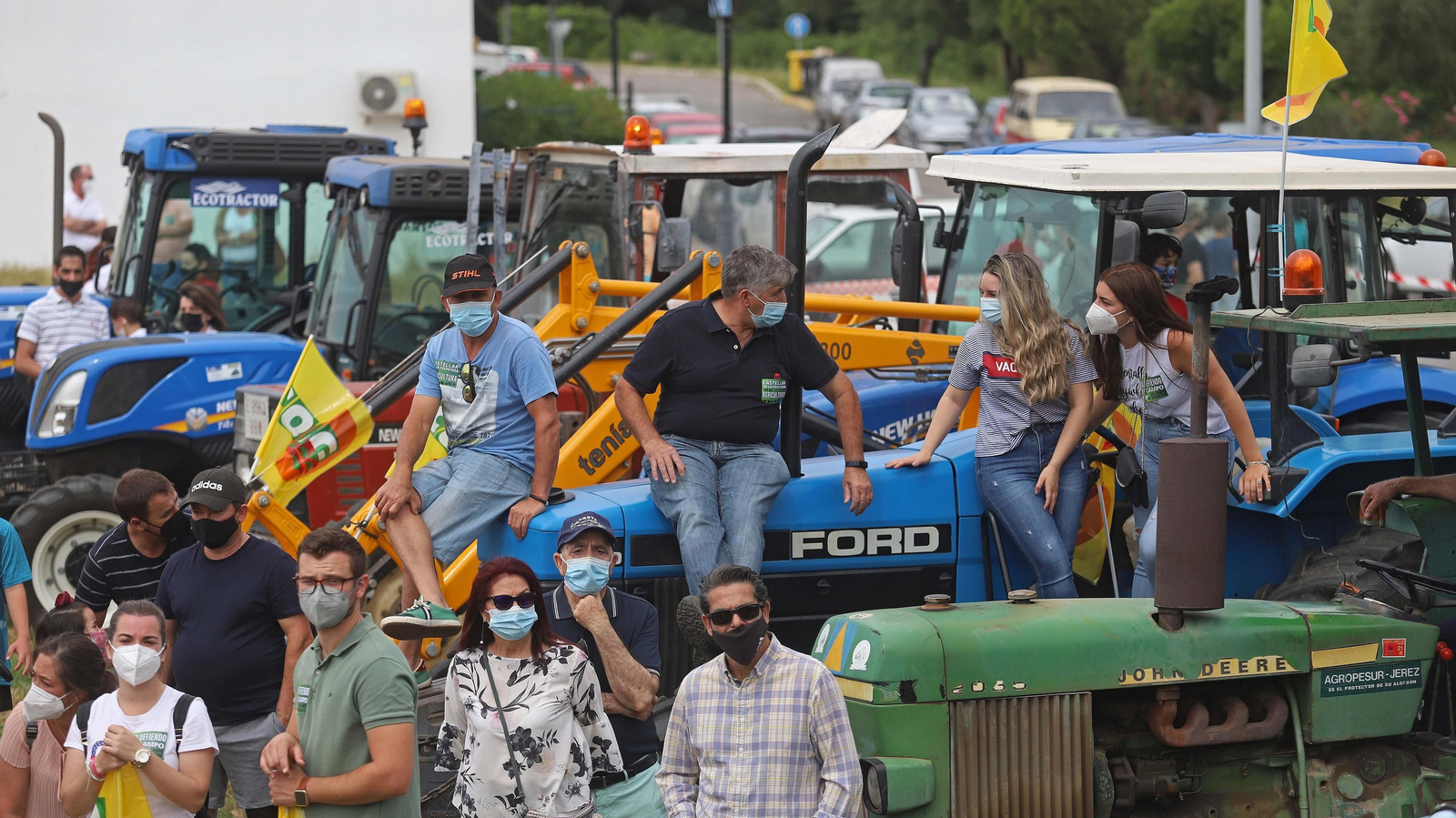 Fotos de la tractorada contra las fotovoltaicas en Castellar
