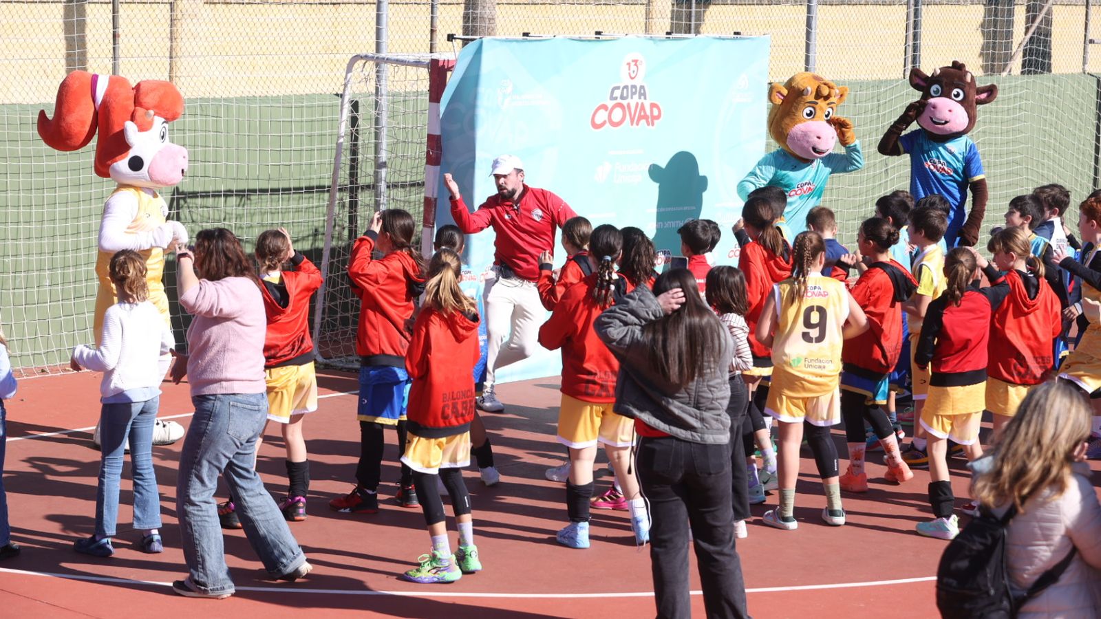 Las mascotas Covita, Junior y Torito