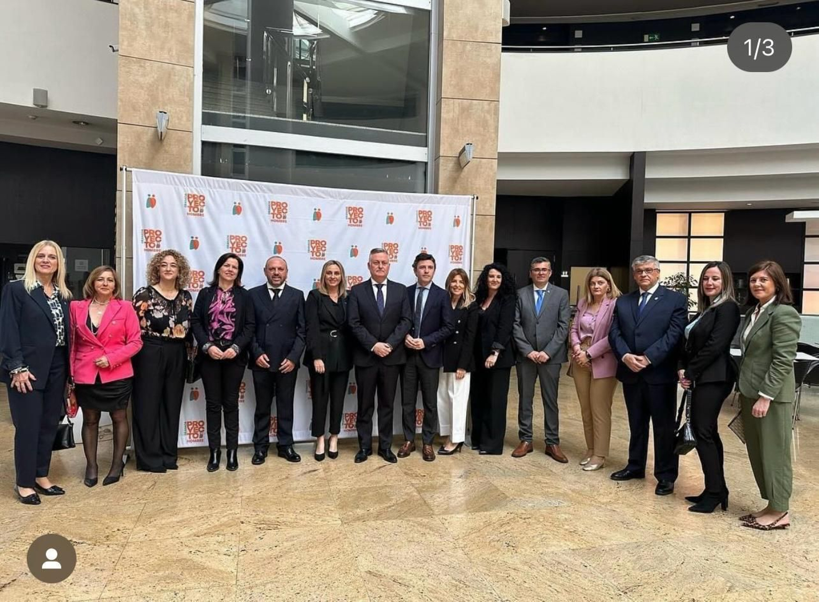 Diversas personalidades y entidades presentes en la XVII Comida Solidaria de Amigos de Proyecto Hombre Granada