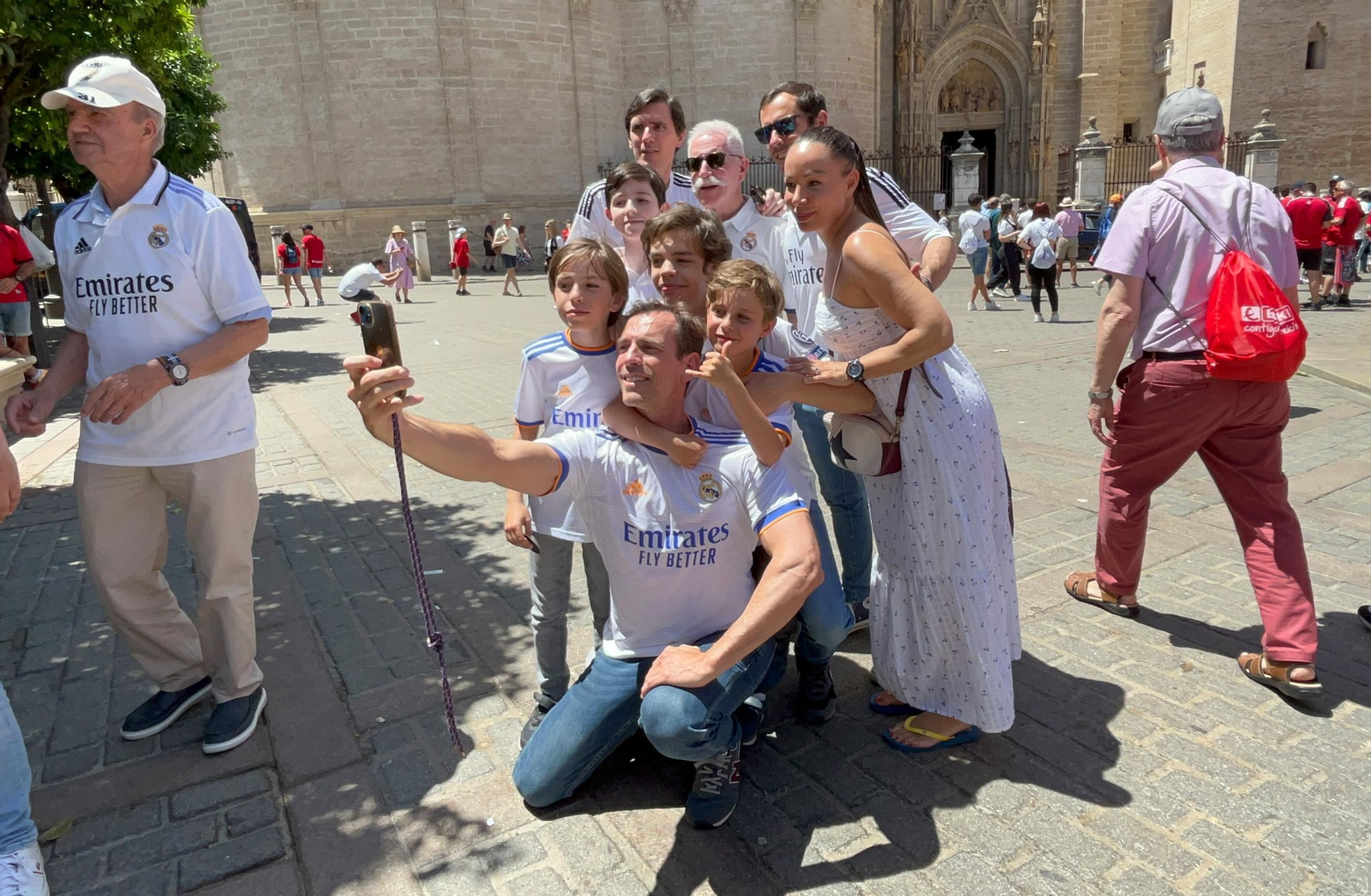 Búscate en la galería gráfica de las aficiones de Osasuna y Real Madrid en Sevilla