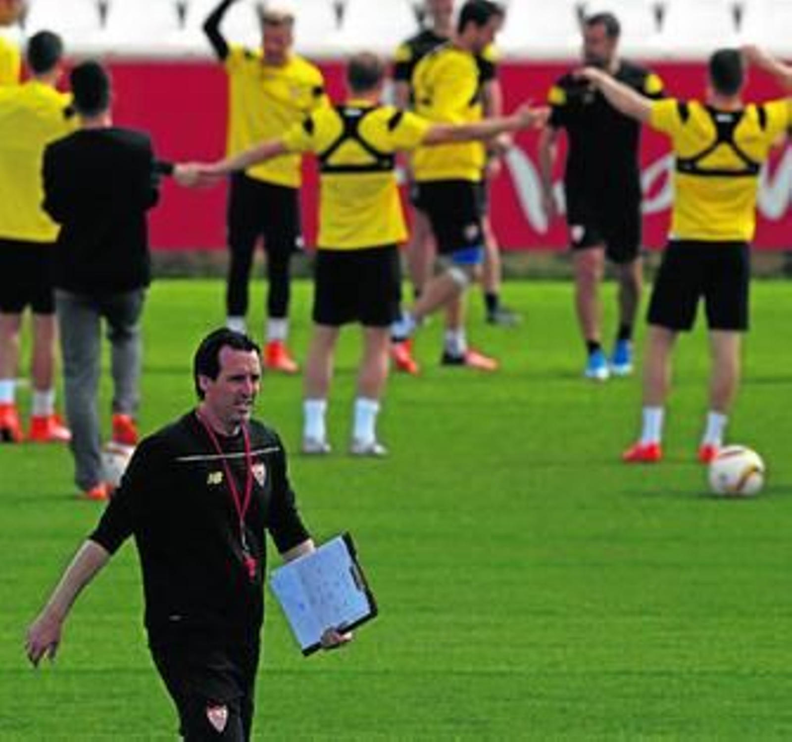 Unai Emery, en la sesión matinal de ayer en la ciudad deportiva.
