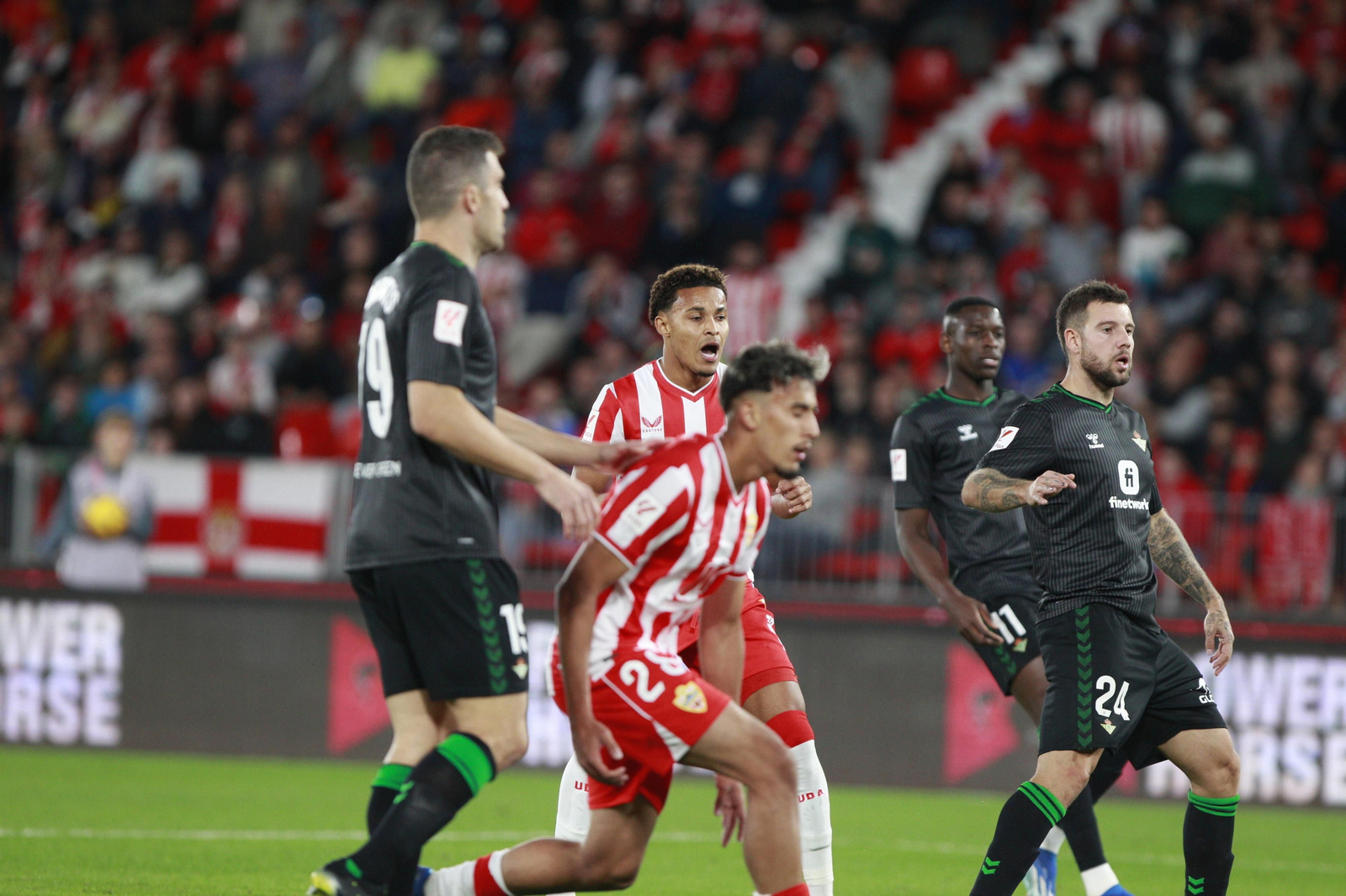 Imágenes del partido de fútbol U.D. Almería-Real Betis Balompié