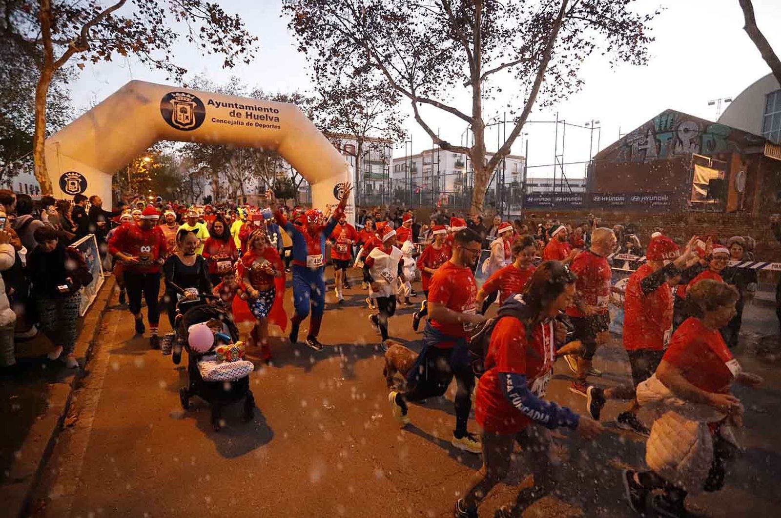 Imágenes de la carrera de San Silvestre en Huelva