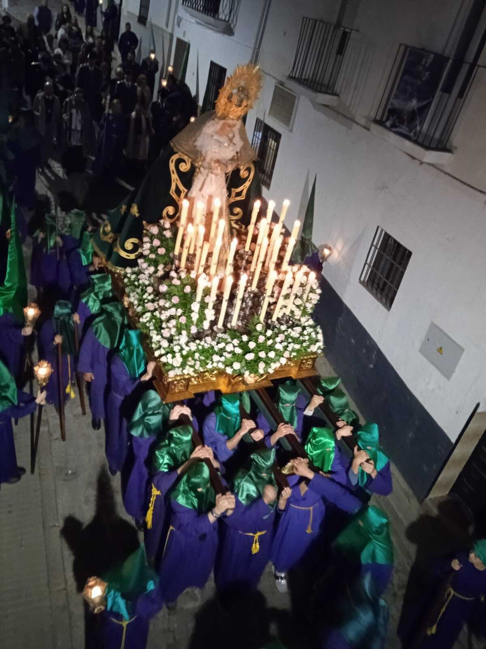 Jueves Santo en Fuente Obejuna: La procesión de Jesús Nazareno y la Virgen de la Esperanza, en imágenes