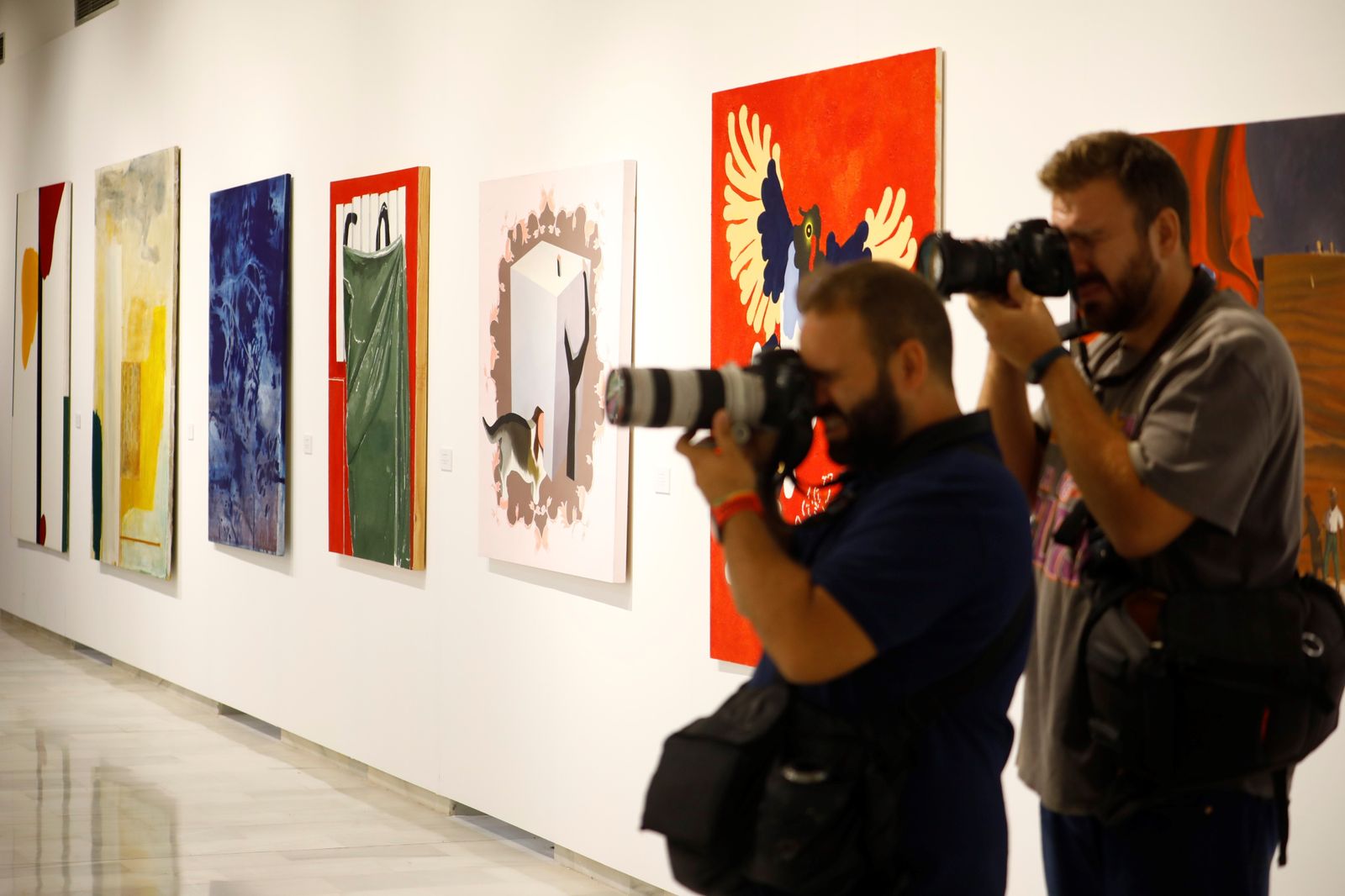 La exposición del Teatro Cómico de Córdoba sobre los 20 años de la Fundación Gala, en imágenes