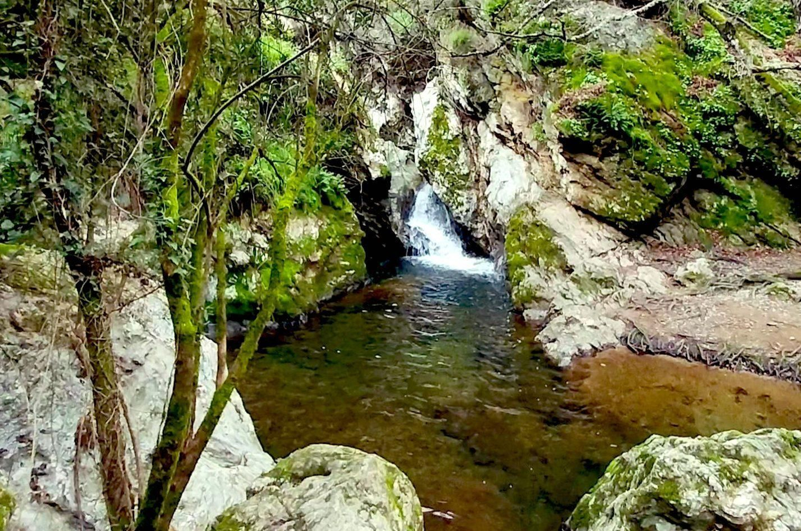 Esta piscina natural es el paraíso en la Sierra de Aracena