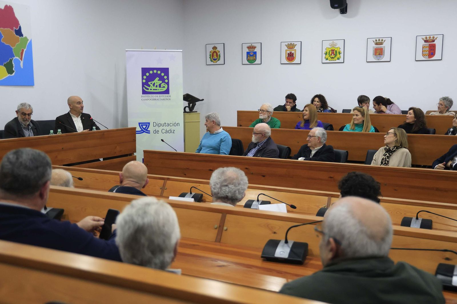 Las fotos de la presentación de las dos nuevas guías del patrimonio del Campo de Gibraltar
