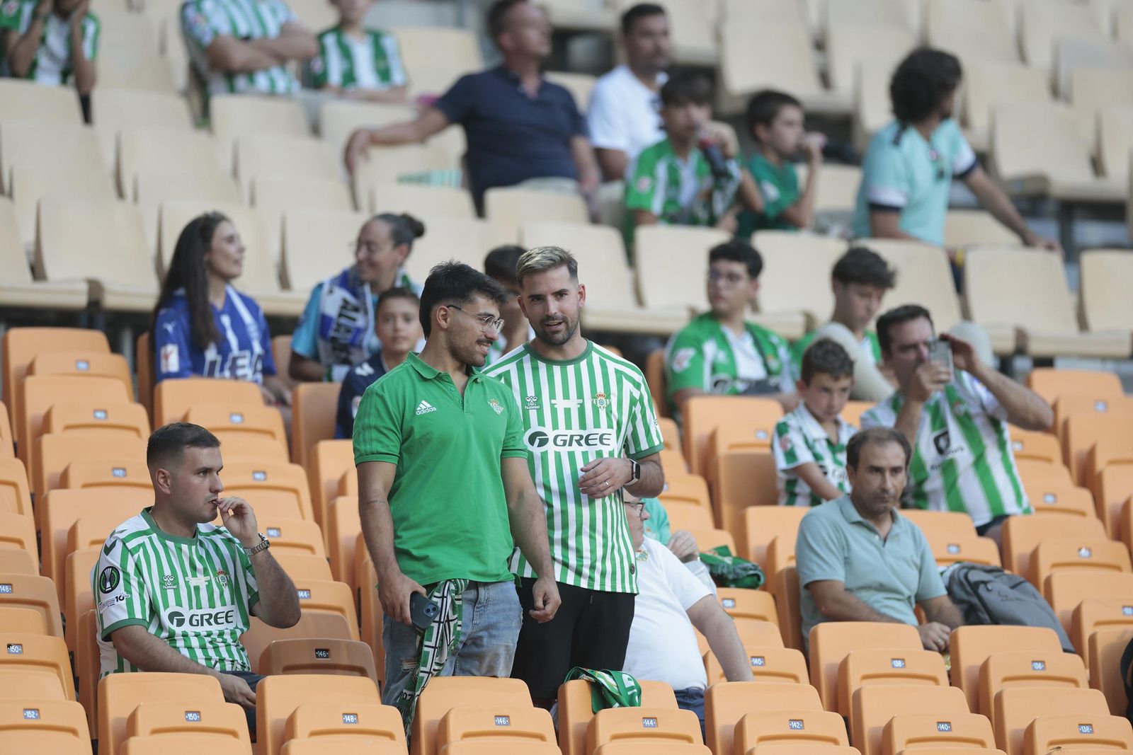Búscate en las fotos del Betis - Alavés