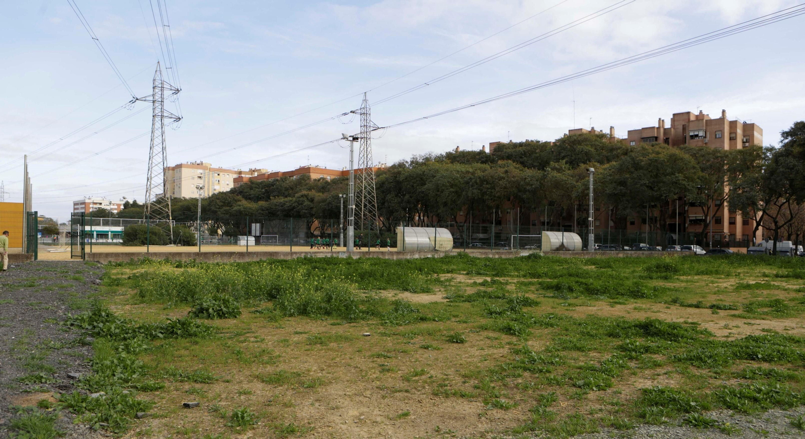 Tendido eléctrico en el Parque Infanta Elena de Sevilla Este.