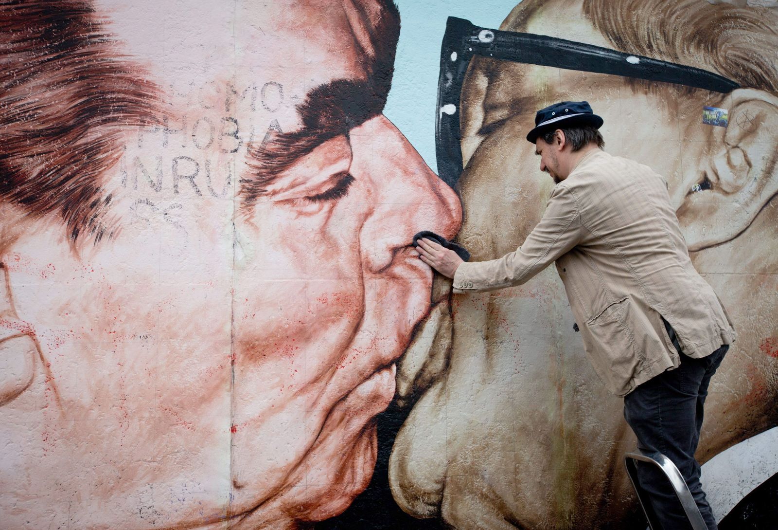 El célebre beso de Brezhnev y Honecker.