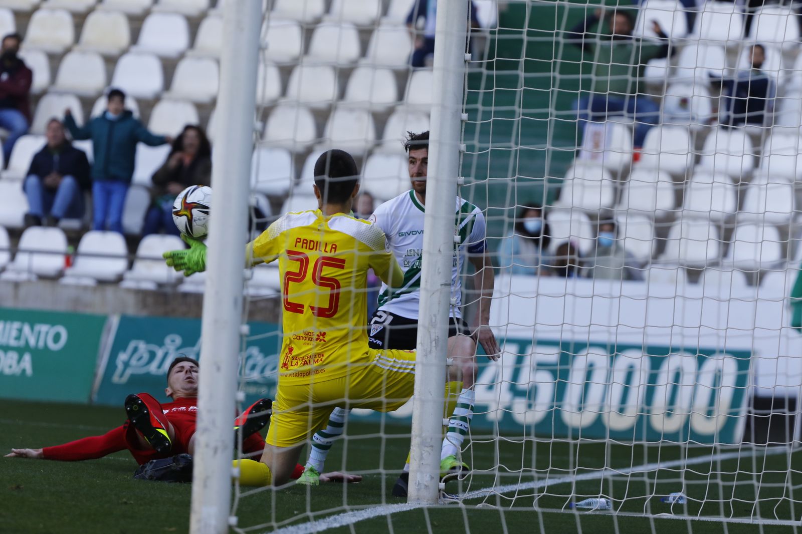 La victoria del Córdoba CF ante el Mensajero, en imágenes