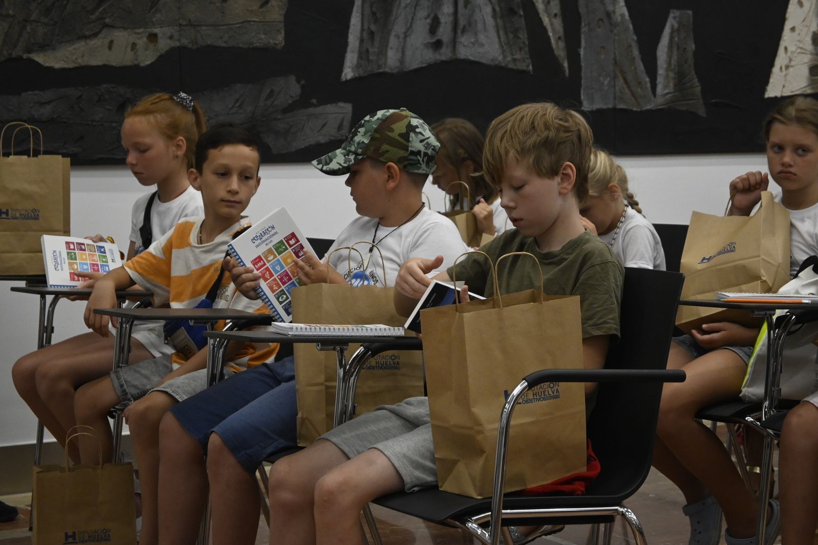 Menores ucranianos pasarán el verano en familias de acogida, en imágenes