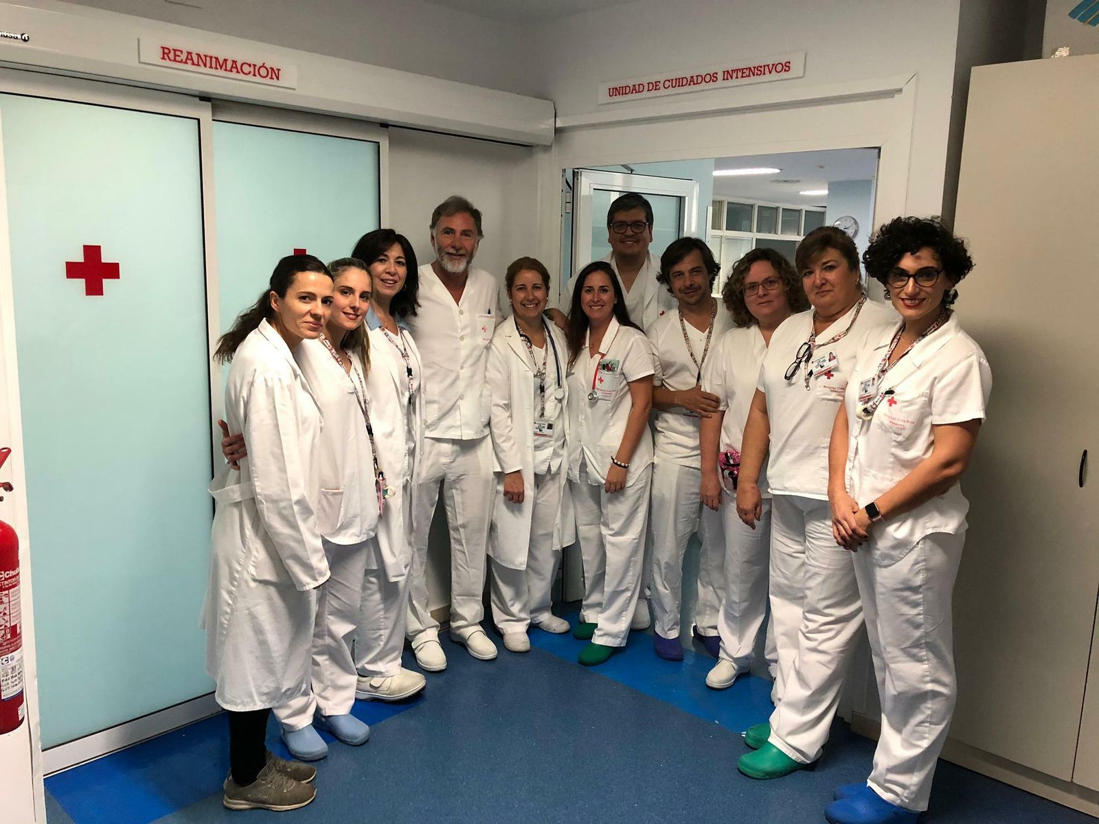 Profesionales de la UCI del Hospital Cruz Roja de Córdoba.