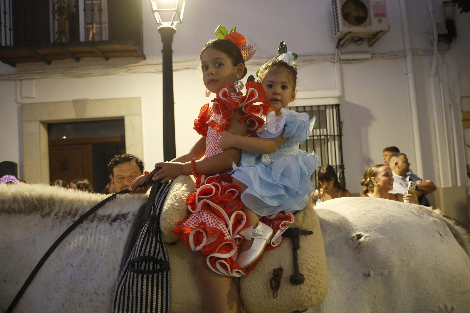 Búscate en las fotos de la cabalgata de la Feria Real de San Roque 2025
