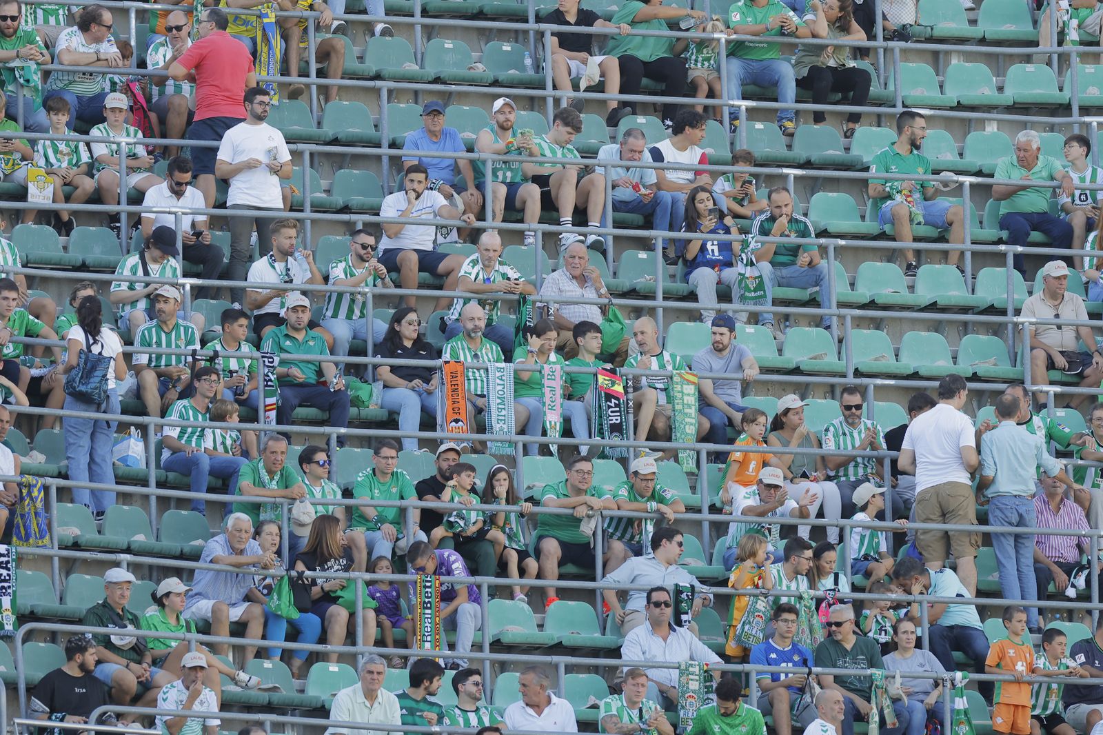Búscate en las fotos del Betis-Cádiz