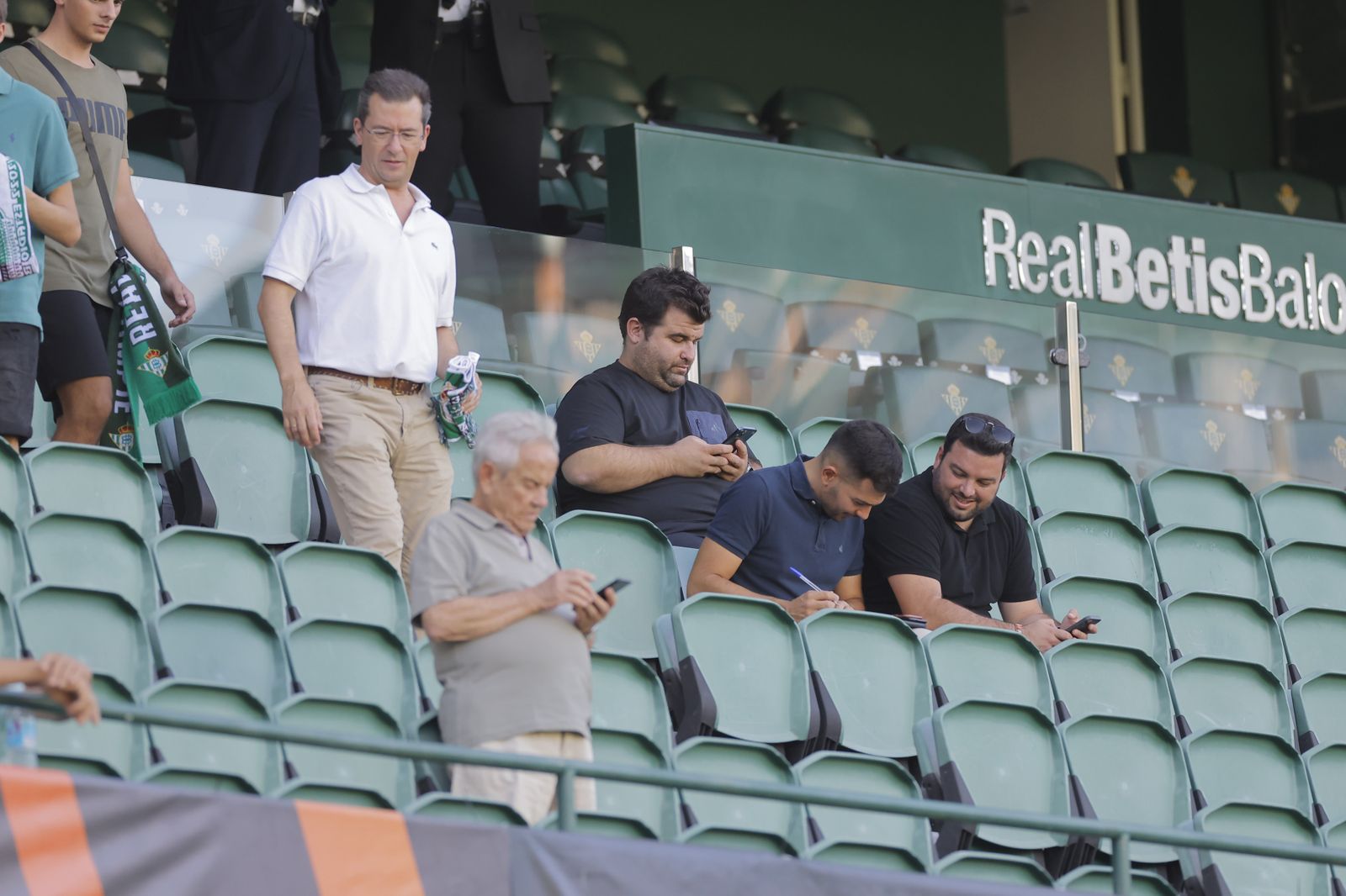 Búscate en la fotos del Betis-Sparta