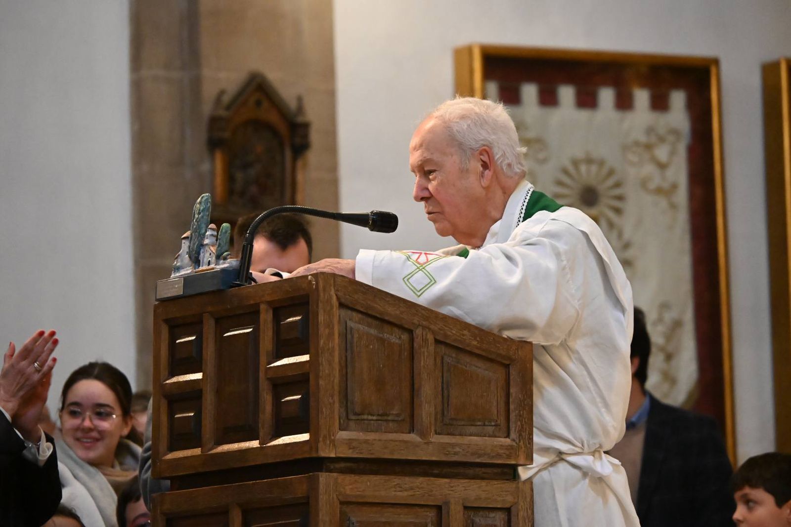 Las imágenes del homenaje de Villa del Río a su párroco emérito, Manuel Tirado Fernández