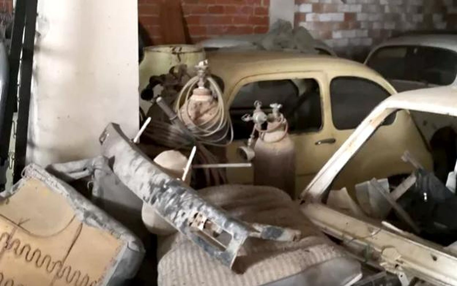 El lote de 29 SEAT 600 puesto en venta por un usuario en Wallapop