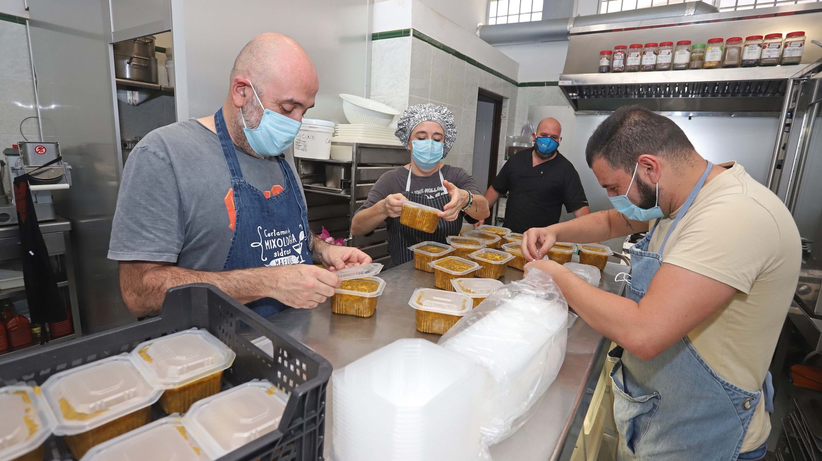 Los fogones que preparan los menús del Comedor del Carmen de Algeciras