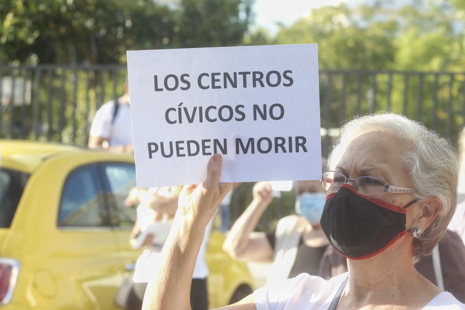 El encierro para exigir la apertura de los centros cívicos de Córdoba, en imágenes