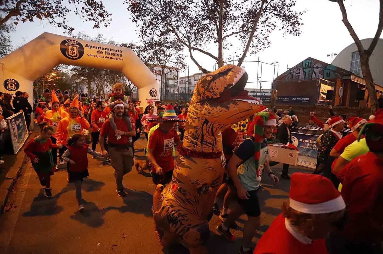 Imágenes de la carrera de San Silvestre en Huelva