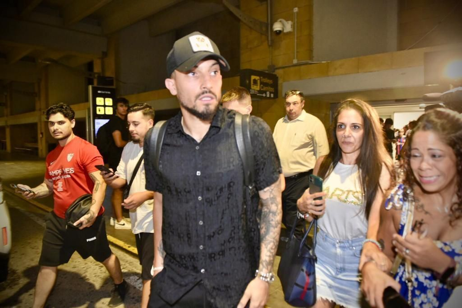 Alex Telles, a su llegada al aeropuerto de San Pablo