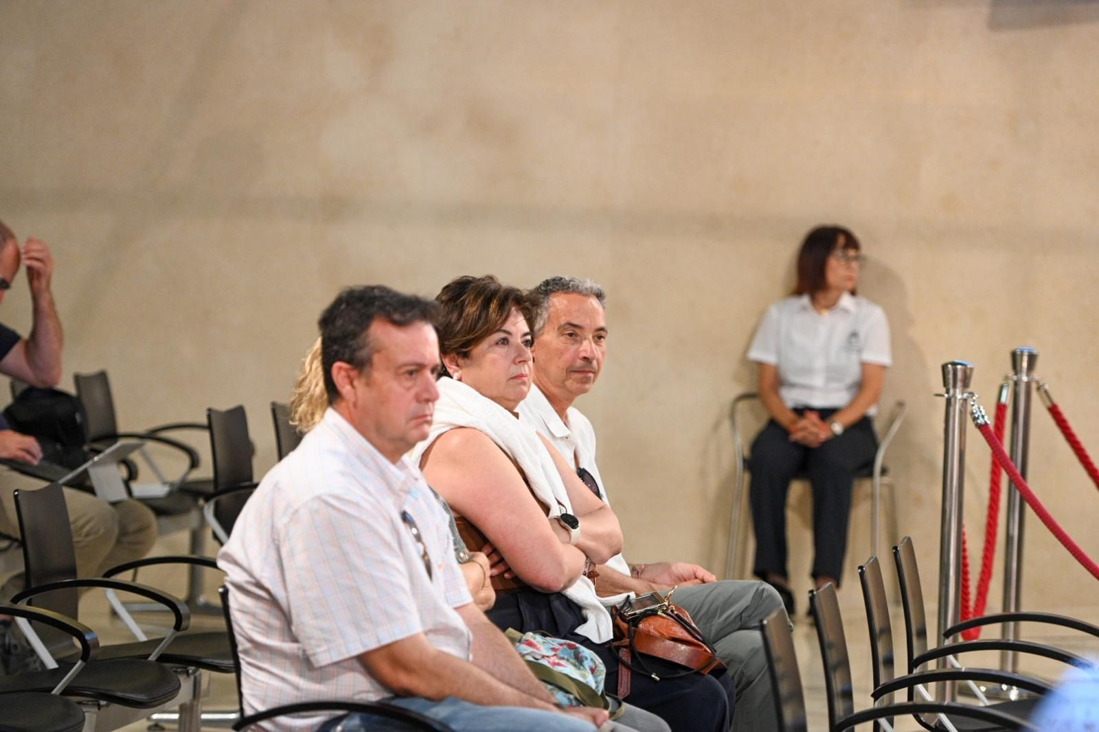 Representantes del Colegio de Veterinarios asistieron al Pleno del martes