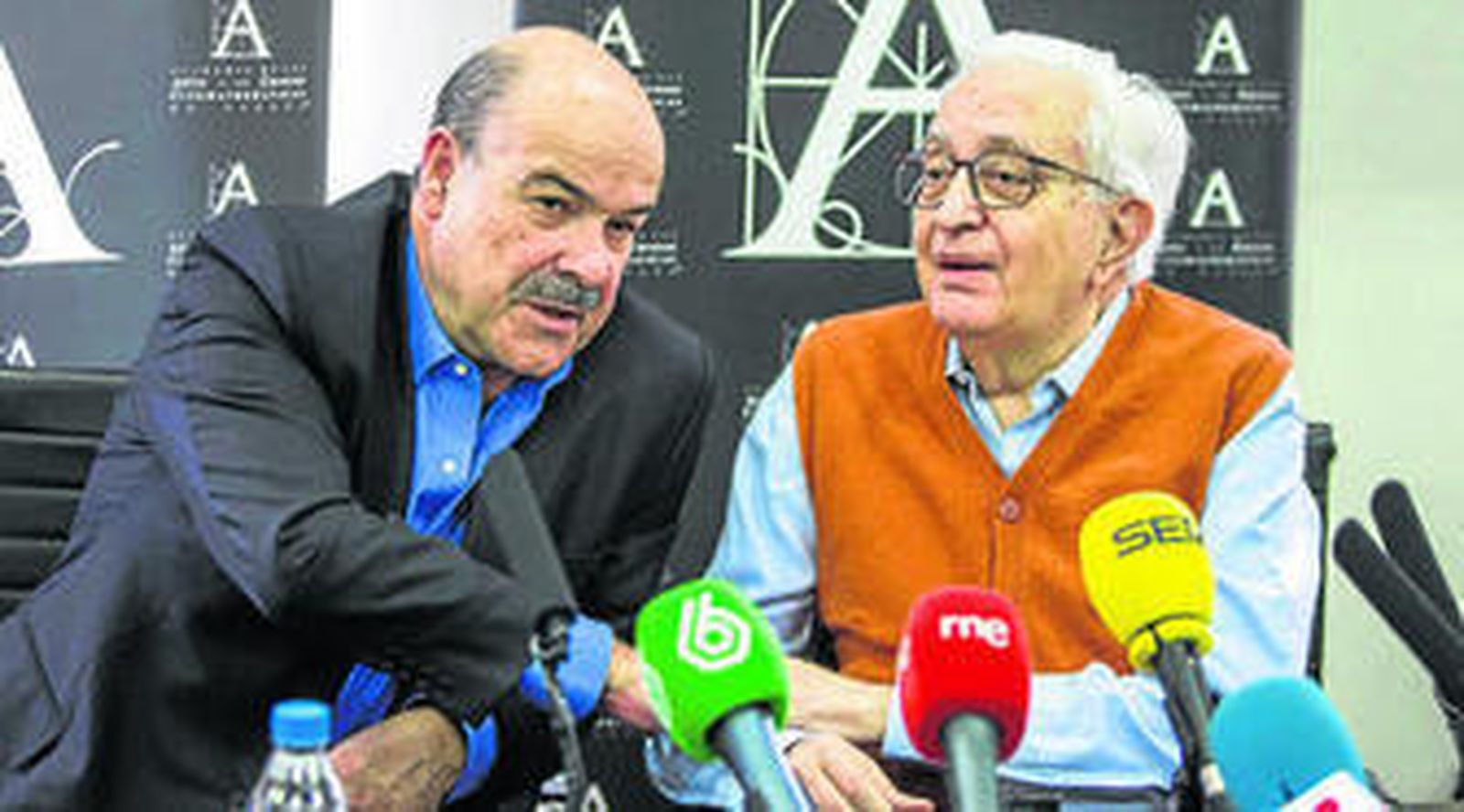 Mariano Ozores (derecha), ayer, junto al presidente de la Academia de Cine, Antonio Resines.