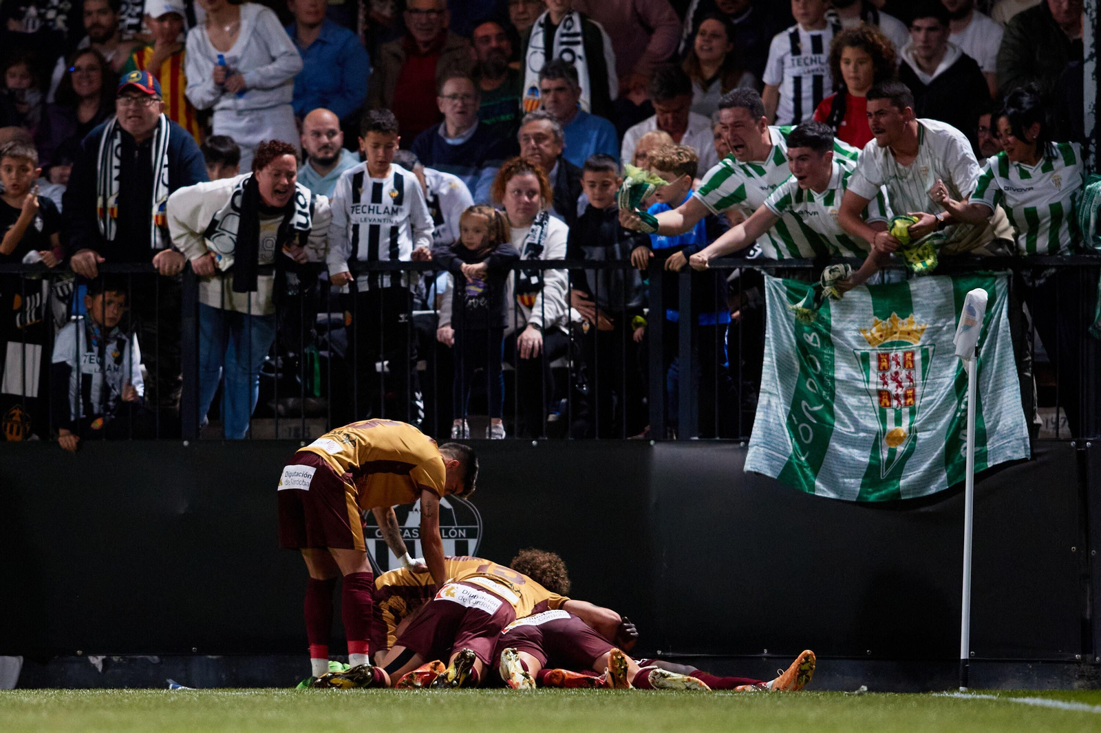 Las mejores fotos del ambiente en Castalia para el Castellón - Córdoba CF
